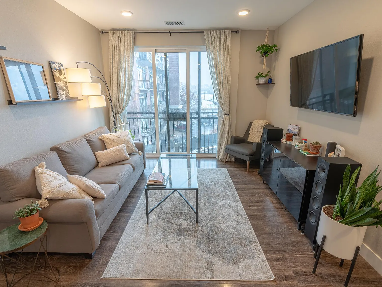 1 bed, 581 sqft, $1,650 — Photo 1