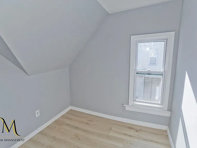 653 Belmont Ave — Photo 25