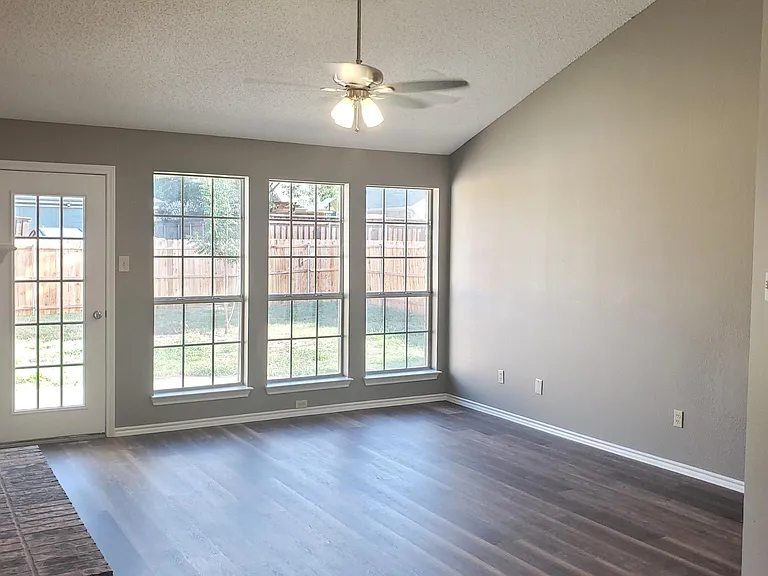 1408 Dudley Dr — Photo 3