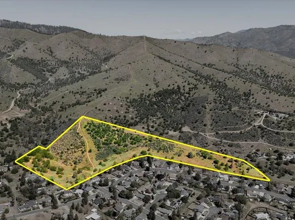 18 Terrace Ct, Yreka, CA 96097