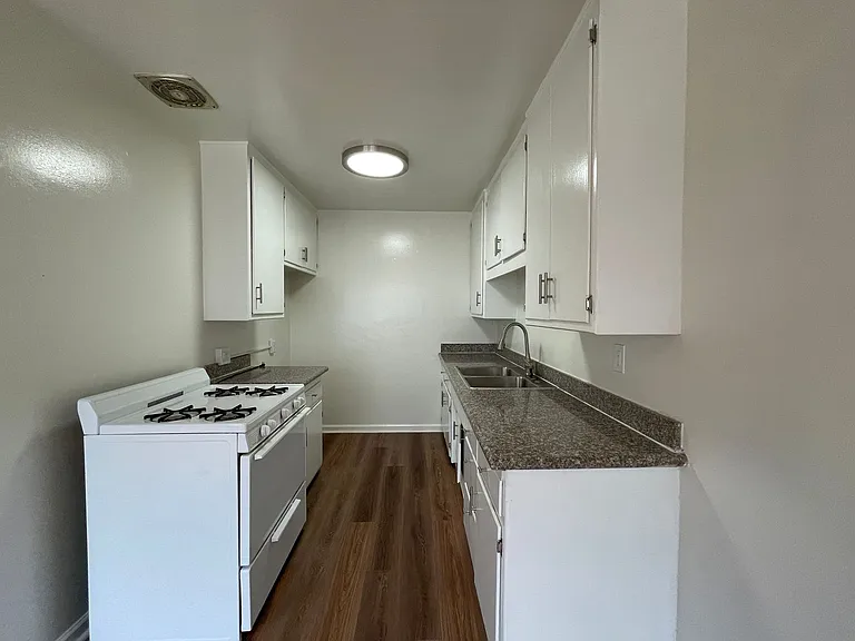 2616-2700 W El Segundo Blvd — Photo 4