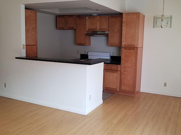 2nd image of 22711 Del Valle St APT 205