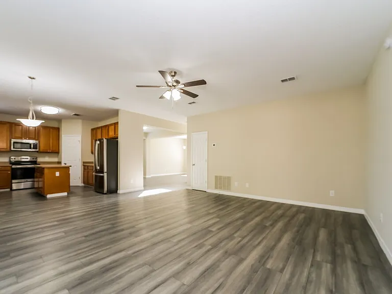 731 E Red House Branch Rd — Photo 5