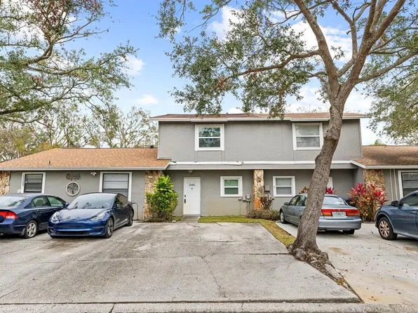 10061 Lake Oak Cir, Tampa, FL 33624