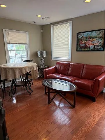 1 bed, 1.0 bath, 600 sqft, $1,300 — Photo 2