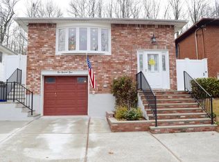 204 Beacon Ave, Staten Island, NY 10306
