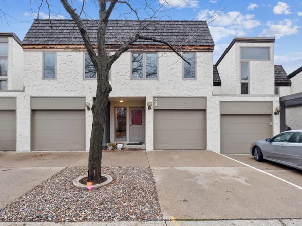 3637 Towndale Dr, Bloomington, MN 55431