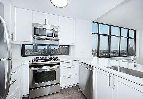 3rd image of 424 Bedford Ave APT 8A