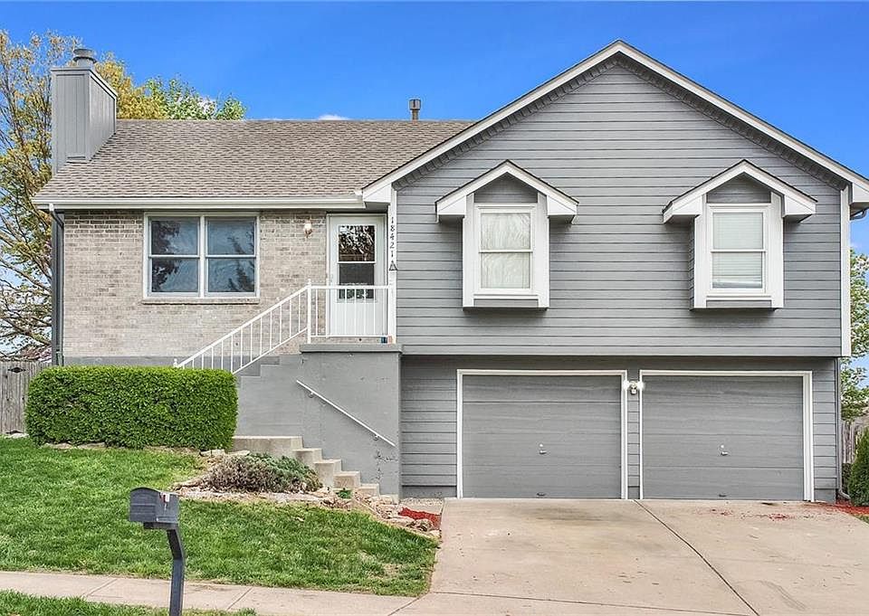 1st image of 18421 E Arrowhead Ln