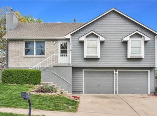 18421 E Arrowhead Ln, Independence, MO 64056