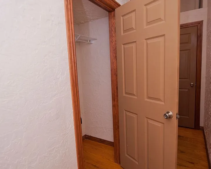 235 N Market Ave — Photo 14
