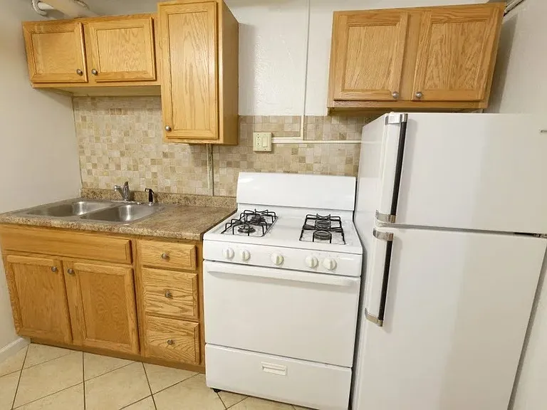 Welcome to Central Lakes of Uptown, where modern kitchens meet stylish comfort. Enjoy spacious layouts with updated appliances and elegant finishes. Elevate your lifestyle todayschedule a tour and see your new home!