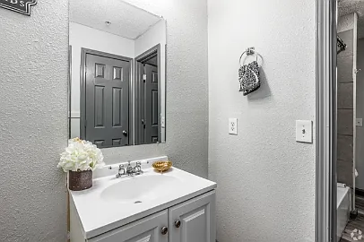 403 Tinker Diagonal St — Photo 4