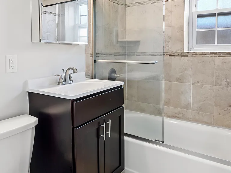 48 Roseland Avenue Apartments — Photo 13