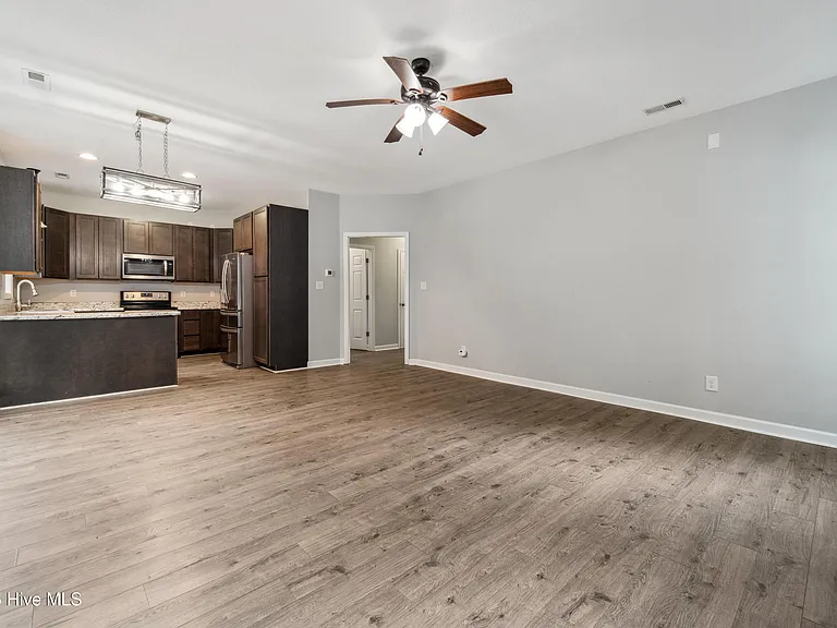 138 Briar Hollow Dr — Photo 9