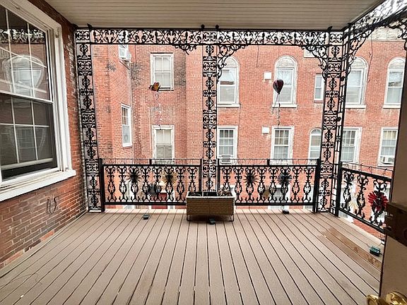 balcony