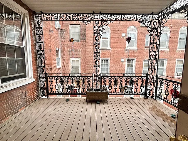 balcony