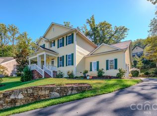 16 La Rue Ct, Candler, NC 28715