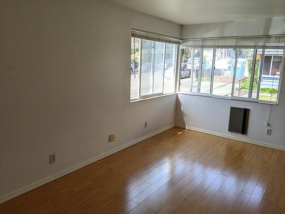 3rd image of 6538 Ravenna Ave NE APT 1