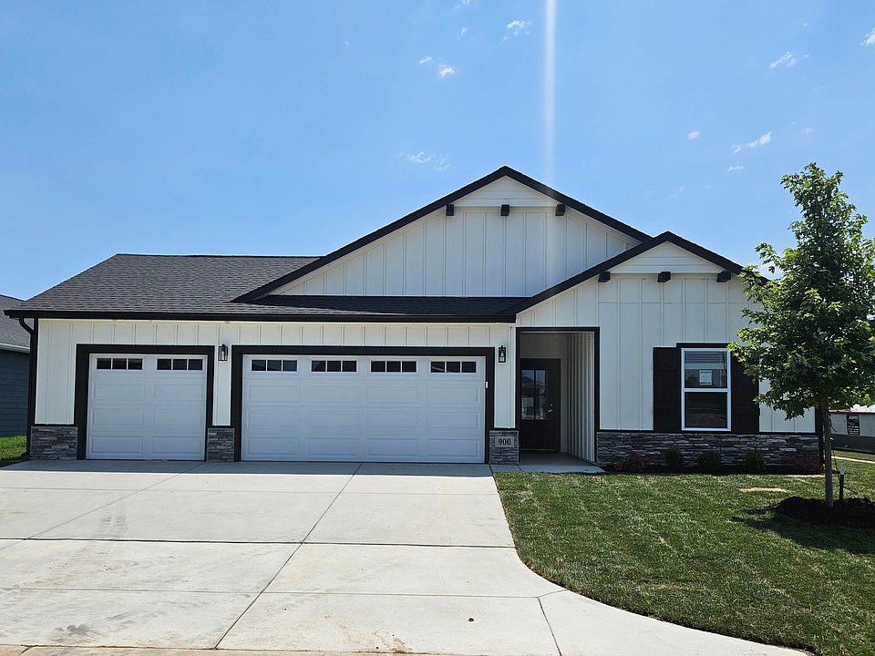 1st image of 900 N Forestview Ct