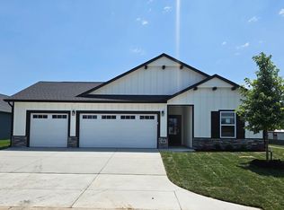900 N Forestview Ct, Wichita, KS 67235