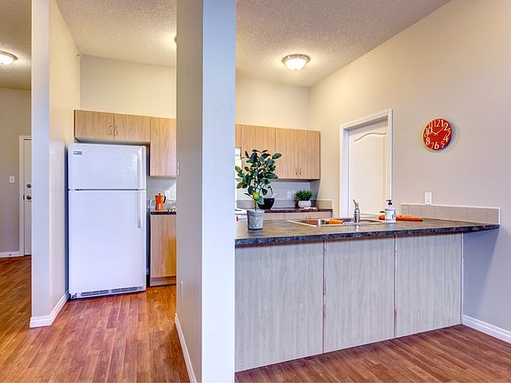 2nd image of 12 Nevada Pl #979042