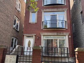 2645 W Haddon Ave, Chicago, IL