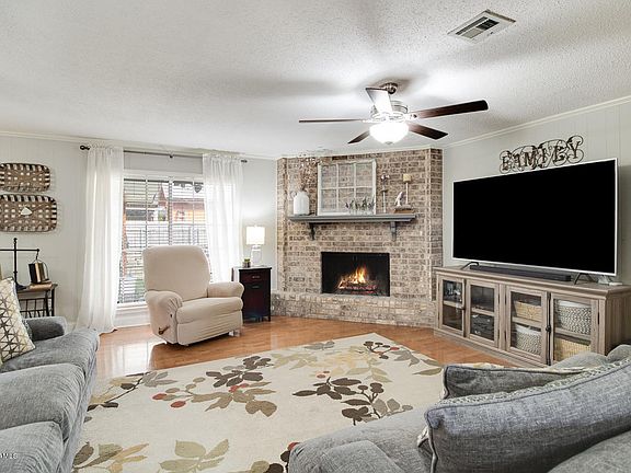 4th image of 203 Mulberry Dr