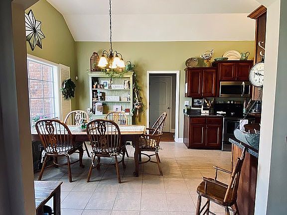 Great Room Kitchen Entry