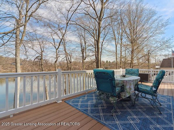 10237 Lakeside Dr, Perrinton, MI 48871