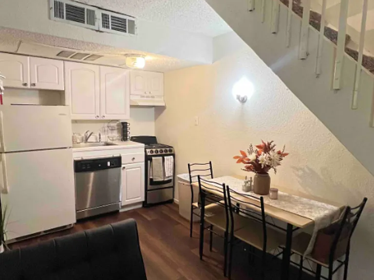 701 1/2 W 25th St #6 — Photo 4