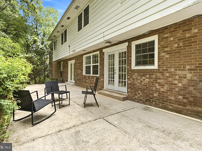 4915 Powell Rd — Photo 7