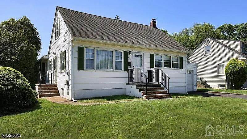 465 Sampton Ave photo 1
