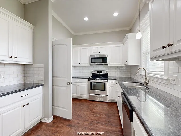 2706 Horse Haven Ln — Photo 9