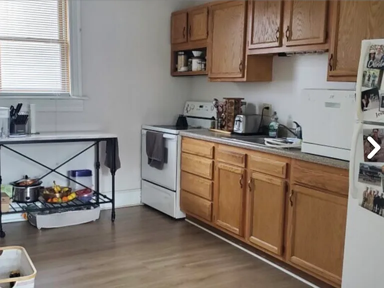 752 W King St — Photo 2