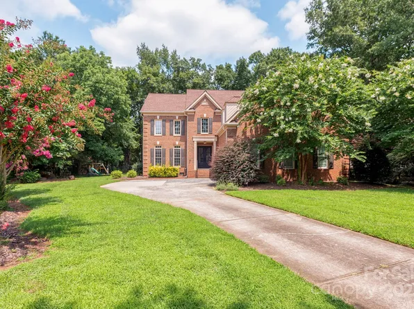 525 Streamside Ln, Waxhaw, NC 28173