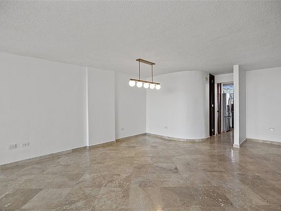 4th image of 146 Ave Santa Ana BOSQUE DE LA VILLA DE TORRIMAR #C-PH-D