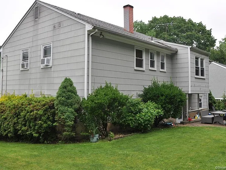 22 Essex Rd — Photo 4