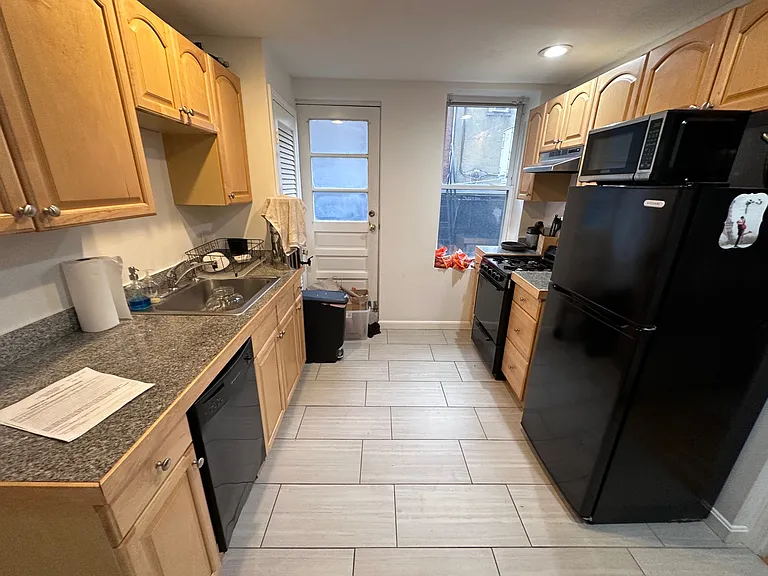 220 Hanover St #5 — Photo 9