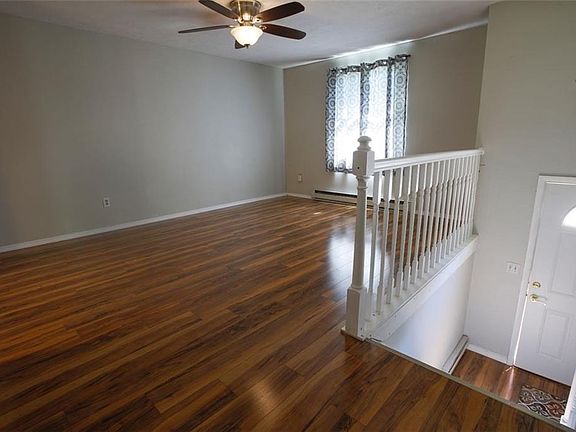 3rd image of 1537 Redfern Dr