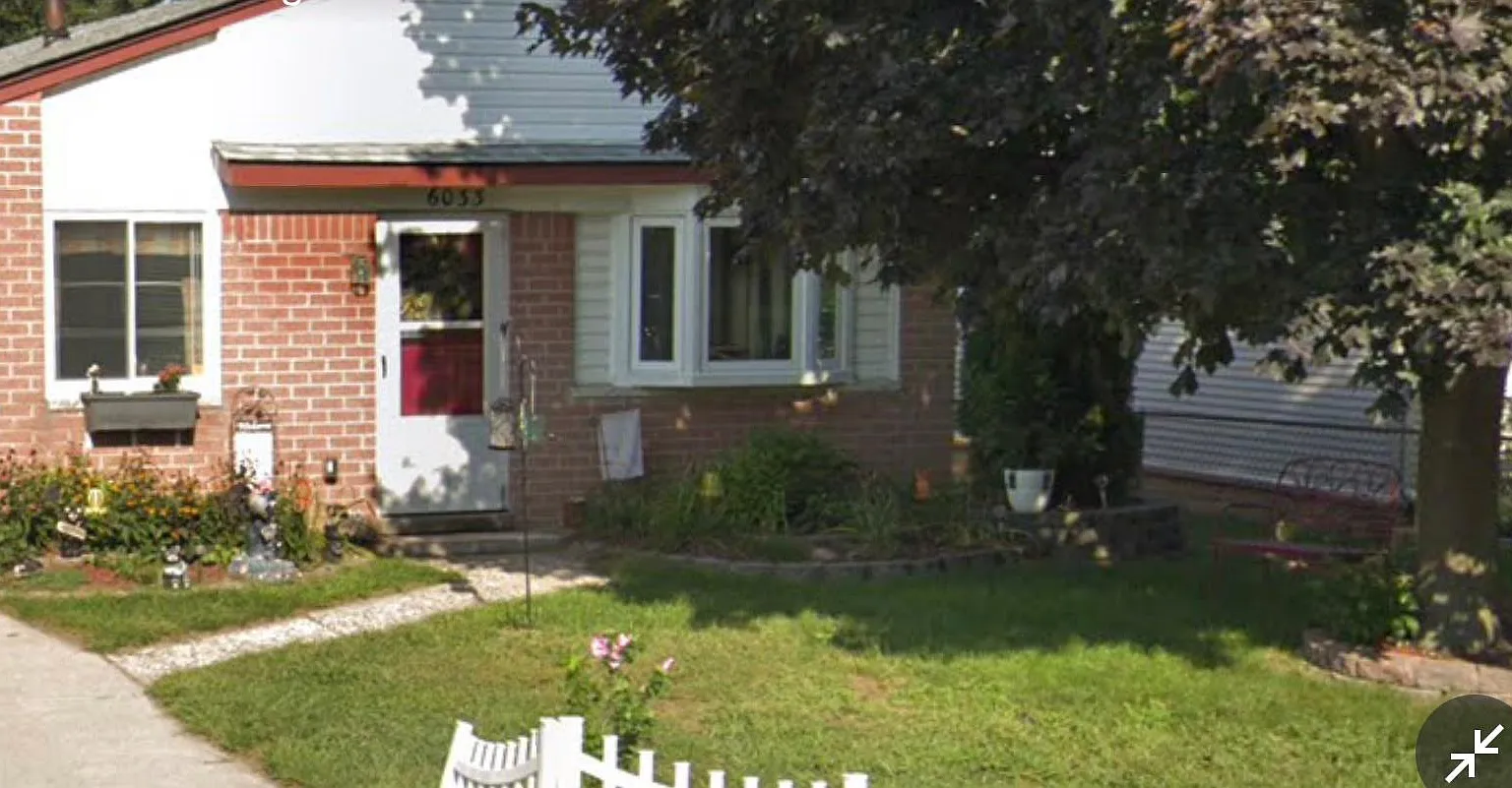 6033 N Crown St — Photo 2