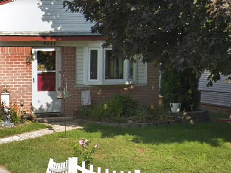 6033 N Crown St — Photo 2