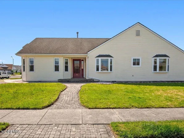 2 Blyth Court, Toms River, NJ 08757