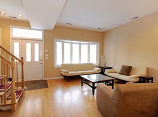 1813 W Newport Ave, Chicago, IL 60657