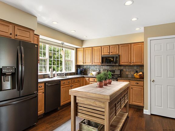 5th image of 4 Stone Creek Ct