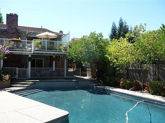 3rd image of 3425 Oakcreek Dr
