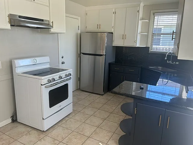 2844 Ione St — Photo 7