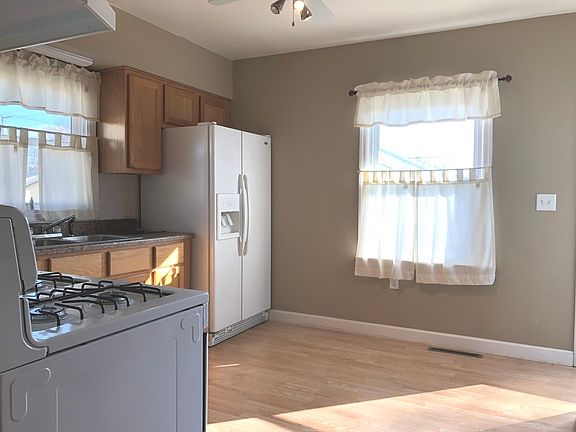 5th image of 230 Toni St