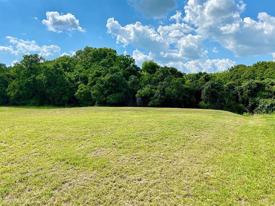 2nd image of 1706 Twin Oaks Cir