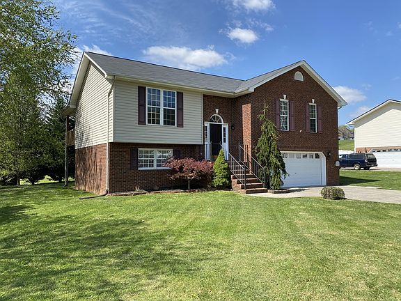 3rd image of 137 Nicole Dr
